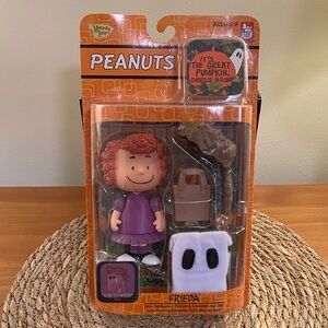 Peanuts It’s the Great Pumpkin Charlie Brown “Freida” Collectible Figurine 2003